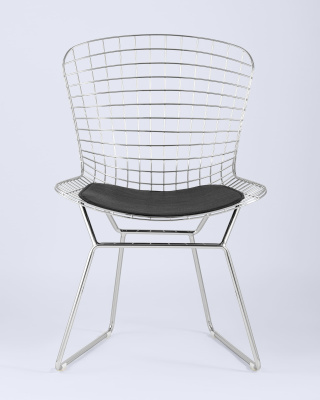 Стул обеденный Bertoia хромированный с черной подушкой. Фото